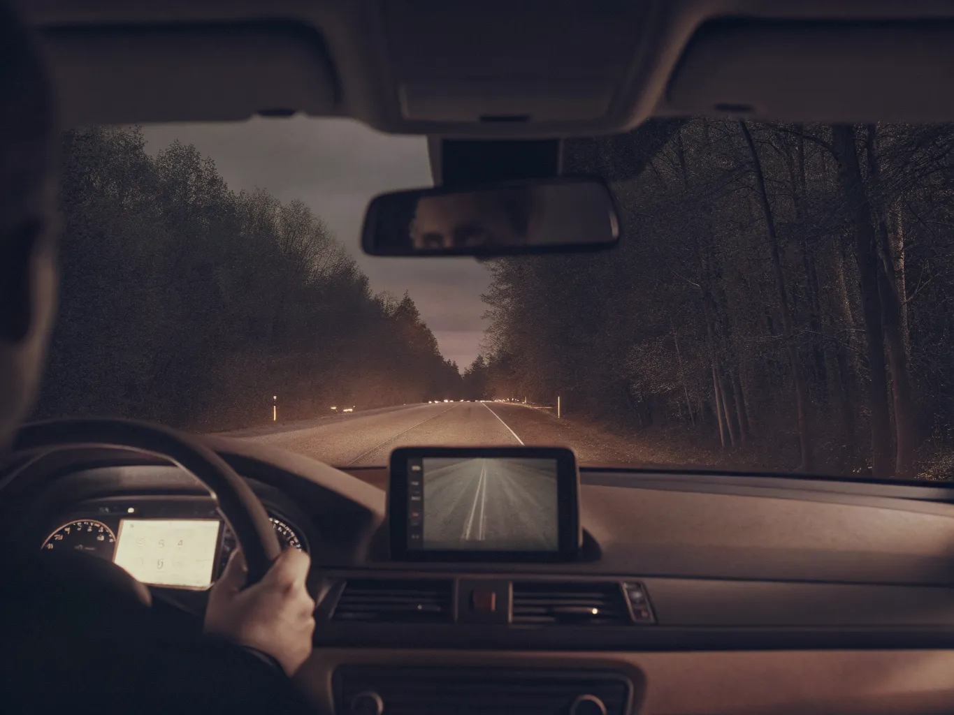 Driver viewing a safety rating app on a phone mounted to the dashboard